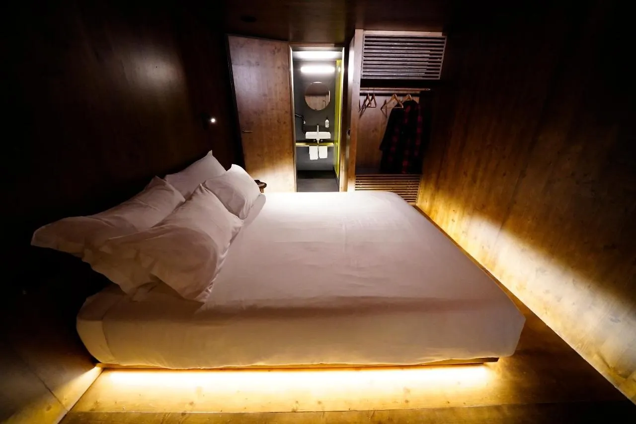 Zero Box Lodge Coimbra Portugal